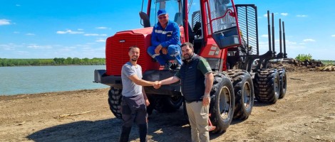 4 forwardere Komatsu la Dunăre